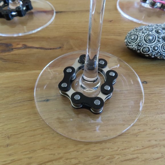 Magnetic Wine Glass Charms Colored Bike Chain Markers Christmas Gift Set Bikers - Picture 4 of 16